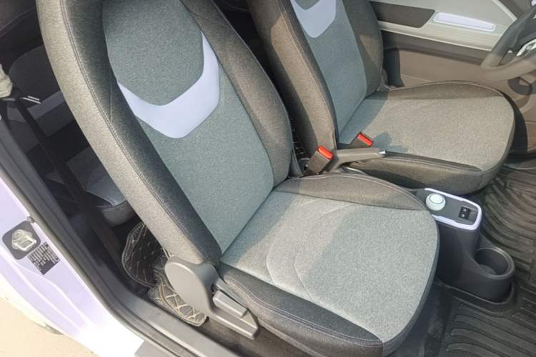 Used Chery QQ Ice Cream 2022 170km Sundae Phosphate Lithium-Ion Right Front Seat