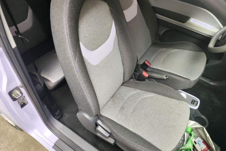 Used Chery QQ Ice Cream 2022 170km Sundae Phosphate Lithium-Ion Right Front Seat