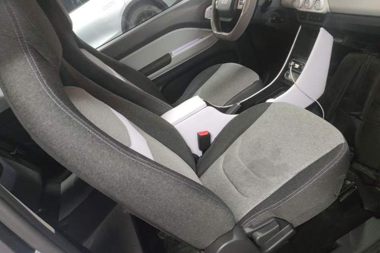 Used Chery QQ Ice Cream 2022 170km Sundae Phosphate Lithium-Ion Right Front Seat