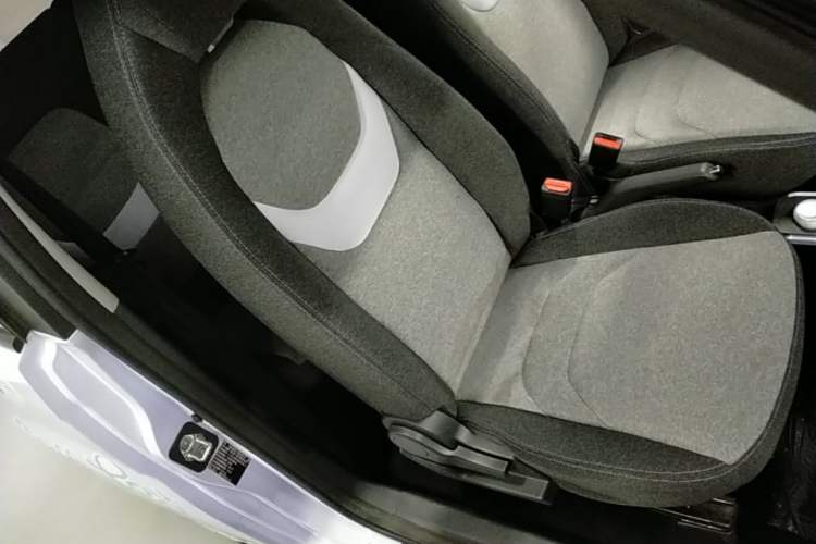 Used Chery QQ Ice Cream 2022 170km Sundae Phosphate Lithium-Ion Right Front Seat