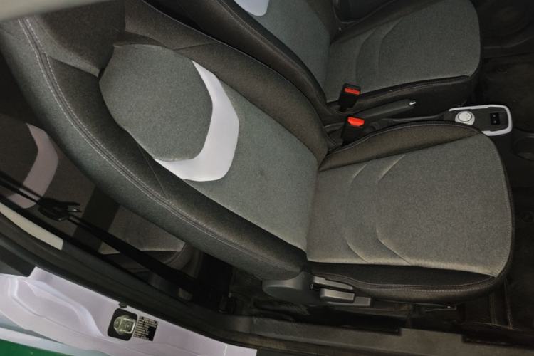 Used Chery QQ Ice Cream 2022 170km Sundae Phosphate Lithium-Ion Right Front Seat