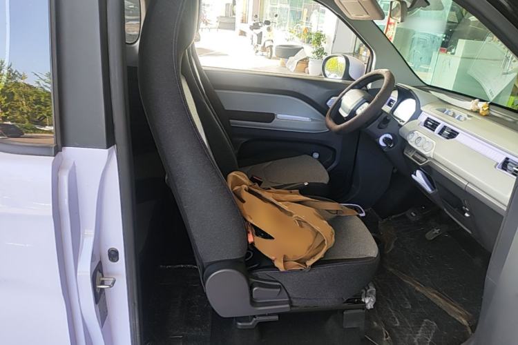 Used Chery QQ Ice Cream 2022 170km Sundae Phosphate Lithium-Ion Right Front Seat
