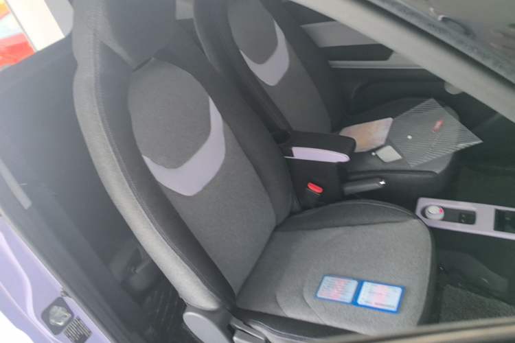 Used Chery QQ Ice Cream 2022 170km Sundae Phosphate Lithium-Ion Right Front Seat