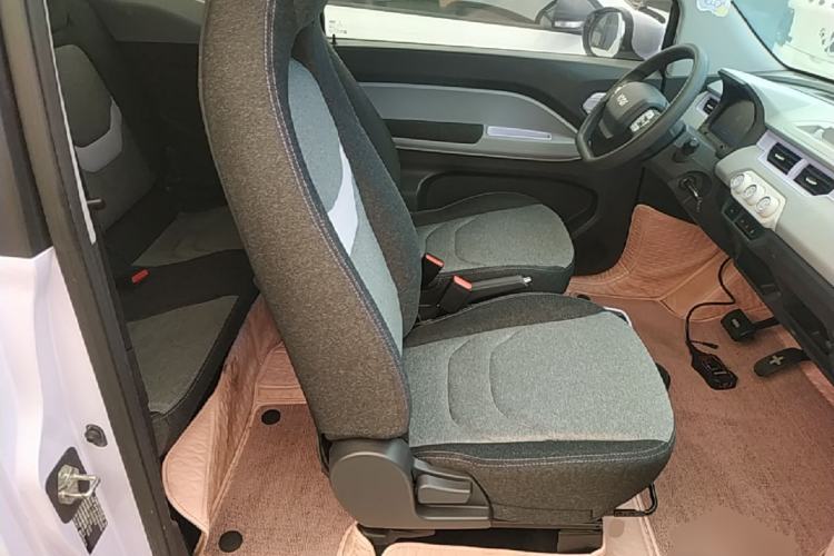 Used Chery QQ Ice Cream 2022 170km Sundae Phosphate Lithium-Ion Right Front Seat