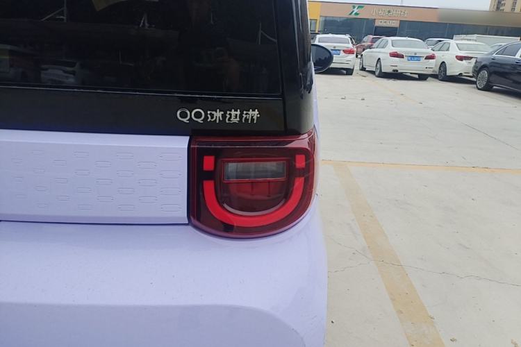Used Chery QQ Ice Cream 2022 120km Conical Shape Lithium Iron Phosphate Right Rear Taillight