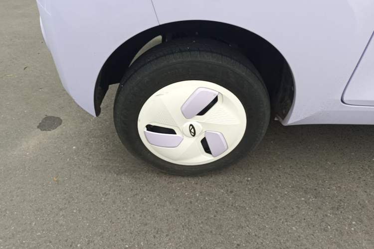Used Chery QQ Ice Cream 2022 170km Sundae Phosphate Lithium-Ion Right Rear Wheel Hub