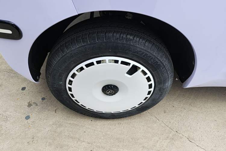 Used Chery QQ Ice Cream 2022 170km Sundae Phosphate Lithium-Ion Right Rear Wheel Hub