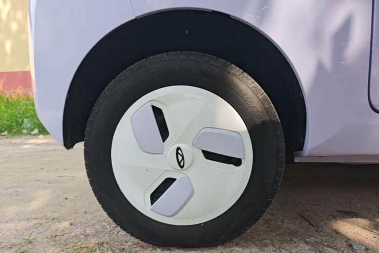 Used Chery QQ Ice Cream 2022 120km Conical Shape Lithium Iron Phosphate Right Rear Wheel Hub