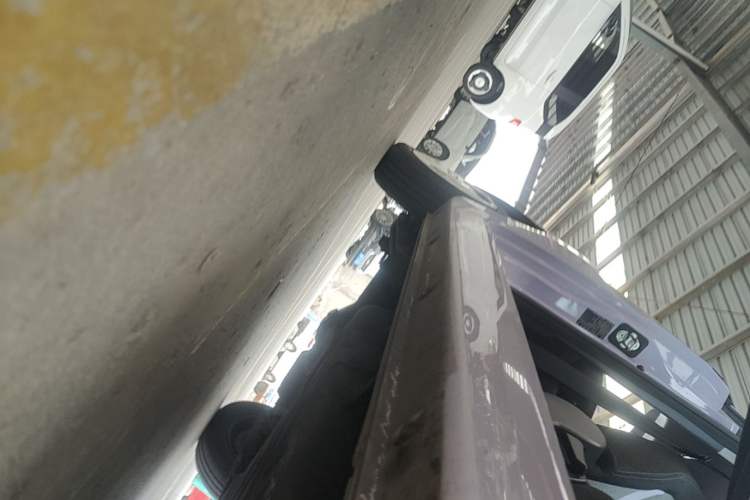 Used Chery QQ Ice Cream 2022 170km Sundae Phosphate Lithium-Ion Right Side Sill