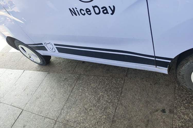 Used Chery QQ Ice Cream 2022 170km Sundae Phosphate Lithium-Ion Right Side Sill