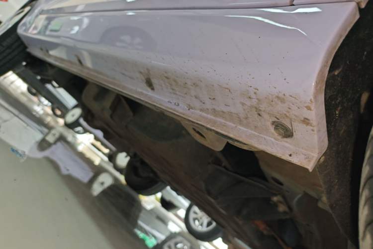 Used Chery QQ Ice Cream 2022 170km Sundae Phosphate Lithium-Ion Right Side Sill