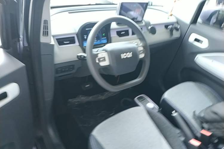 Used Chery QQ Ice Cream 2022 170km Sundae Phosphate Lithium-Ion Steering Wheel
