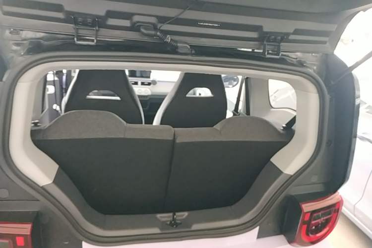 Used Chery QQ Ice Cream 2022 170km Sundae Phosphate Lithium-Ion Trunk