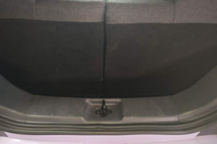 Used Chery QQ Ice Cream 2022 170km Sundae Phosphate Lithium-Ion Trunk