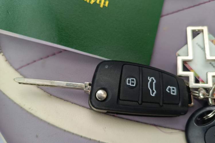 Used Chery QQ Ice Cream 2022 170km Sundae Phosphate Lithium-Ion Vehicle Key