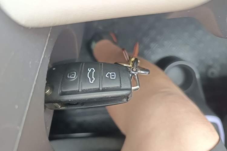Used Chery QQ Ice Cream 2022 170km Sundae Phosphate Lithium-Ion Vehicle Key