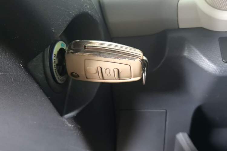 Used Chery QQ Ice Cream 2022 170km Sundae Phosphate Lithium-Ion Vehicle Key