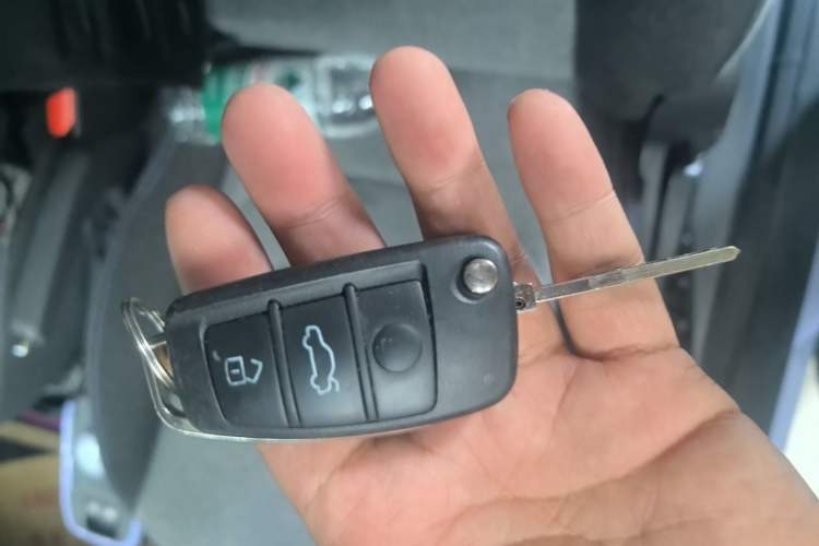Used Chery QQ Ice Cream 2022 170km Sundae Phosphate Lithium-Ion Vehicle Key