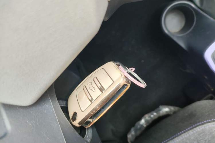 Used Chery QQ Ice Cream 2022 170km Sundae Phosphate Lithium-Ion Vehicle Key
