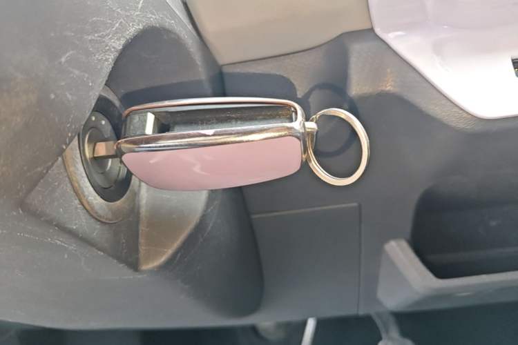 Used Chery QQ Ice Cream 2022 170km Sundae Phosphate Lithium-Ion Vehicle Key