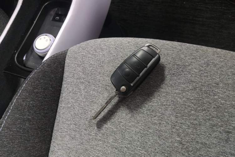 Used Chery QQ Ice Cream 2022 170km Sundae Phosphate Lithium-Ion Vehicle Key