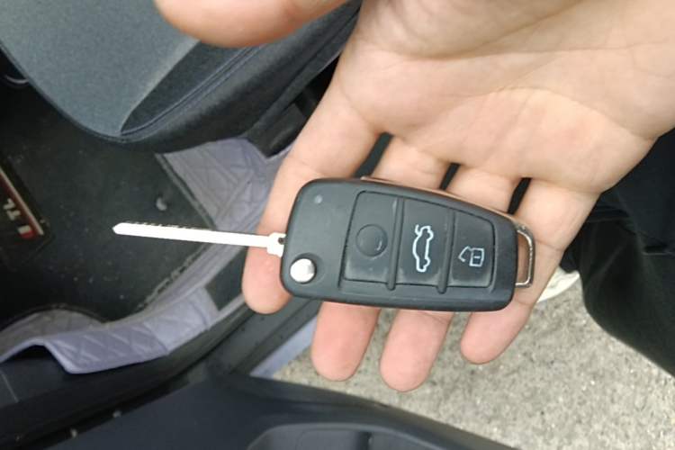 Used Chery QQ Ice Cream 2022 170km Sundae Phosphate Lithium-Ion Vehicle Key