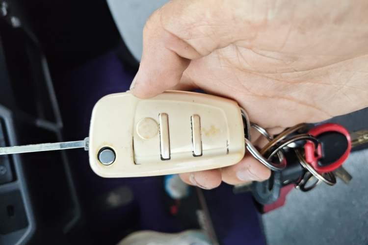 Used Chery QQ Ice Cream 2022 120km Conical Shape Lithium Iron Phosphate Vehicle Key