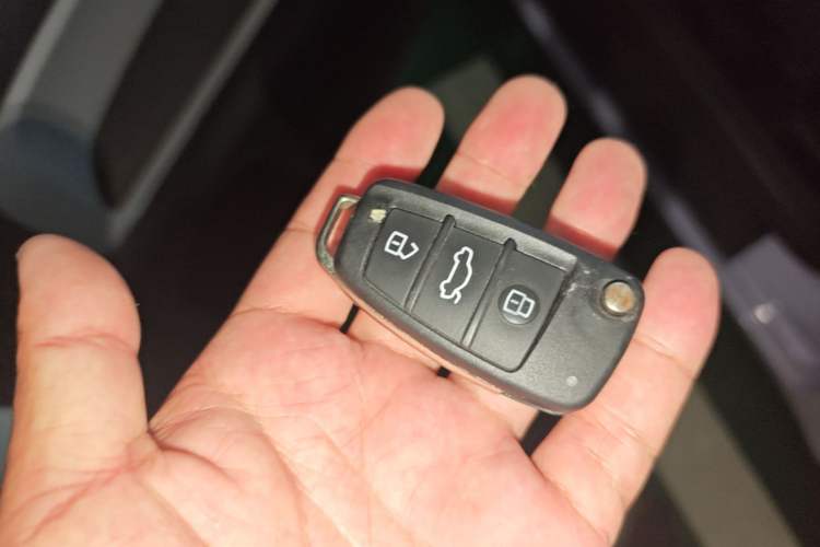 Used Chery QQ Ice Cream 2022 170km Sundae Phosphate Lithium-Ion Vehicle Key