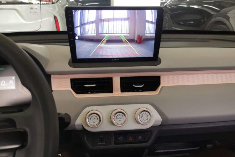 Used Chery QQ Ice Cream 2022 120km Milkshake Phosphate Lithium-Iron Audio And AC Panel