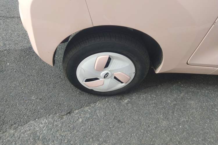 Used Chery QQ Ice Cream 2022 170km Sundae Phosphate Lithium-Ion Exterior 4