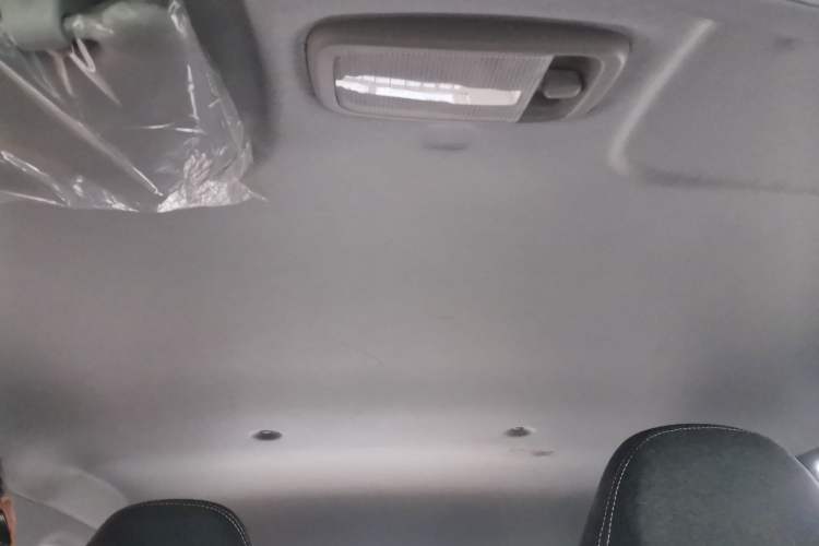 Used Chery QQ Ice Cream 2022 120km Milkshake Phosphate Lithium-Iron Headliner