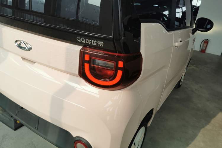 Used Chery QQ Ice Cream 2022 120km Milkshake Phosphate Lithium-Iron Right Rear Taillight