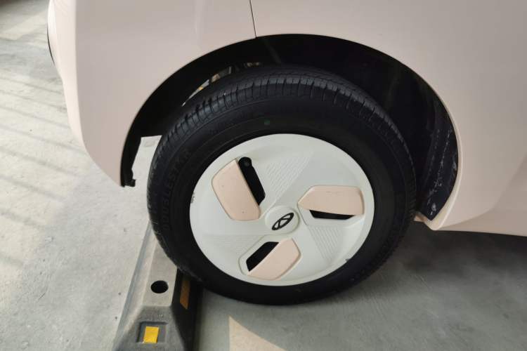 Used Chery QQ Ice Cream 2022 120km Milkshake Phosphate Lithium-Iron Right Rear Wheel Hub
