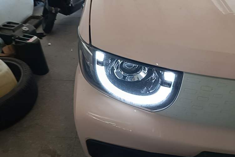 Used Chery QQ Ice Cream 2022 170km Sundae Phosphate Lithium-Ion Right Front Headlight