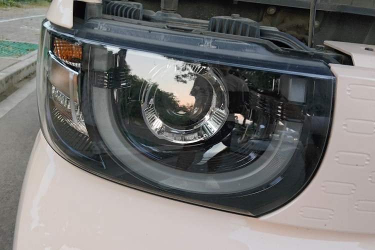 Used Chery QQ Ice Cream 2022 170km Sundae Phosphate Lithium-Ion Right Front Headlight