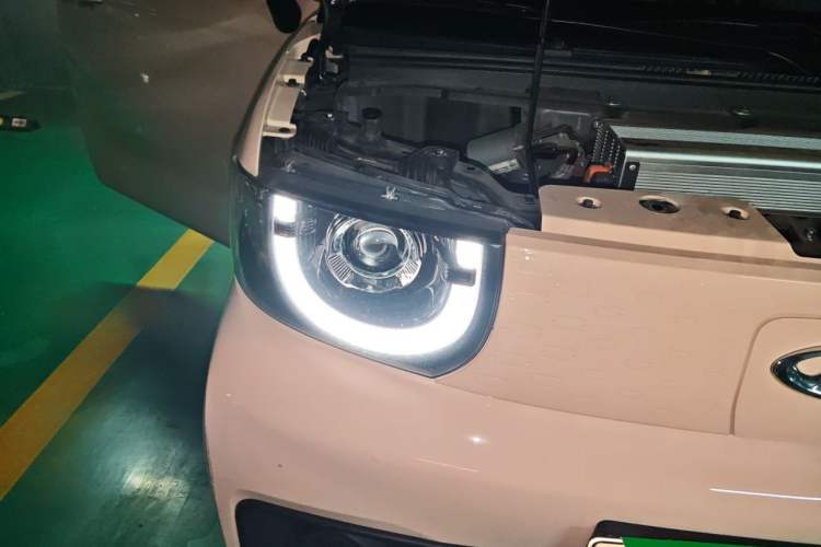 Used Chery QQ Ice Cream 2022 170km Sundae Phosphate Lithium-Ion Right Front Headlight