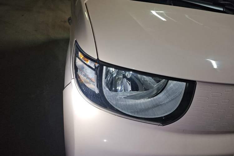 Used Chery QQ Ice Cream 2022 120km Milkshake Phosphate Lithium-Iron Right Front Headlight