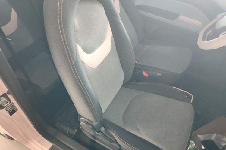 Used Chery QQ Ice Cream 2022 170km Sundae Phosphate Lithium-Ion Right Front Seat