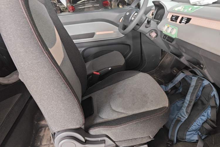 Used Chery QQ Ice Cream 2022 170km Sundae Phosphate Lithium-Ion Right Front Seat