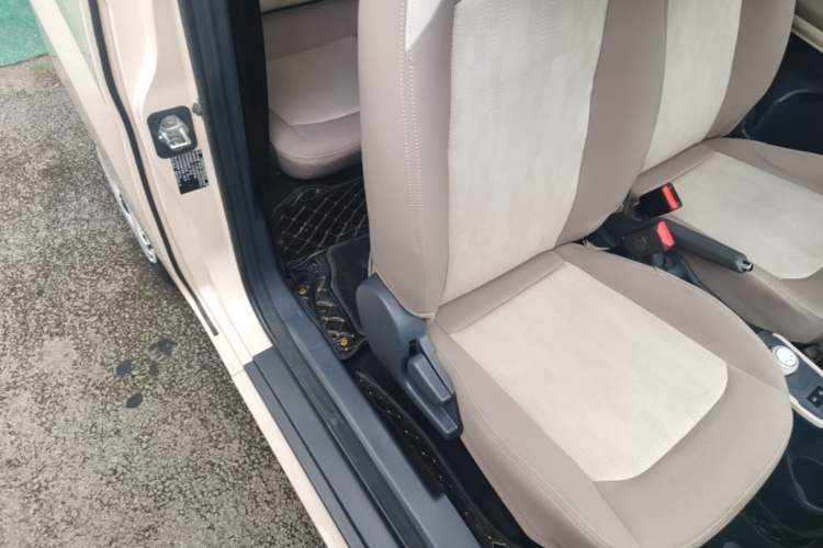 Used Chery QQ Ice Cream 2022 Taohuanxi Sweet Peach Edition Right Front Seat