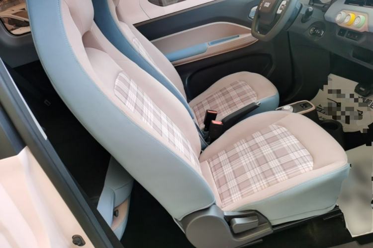 Used Chery QQ Ice Cream 2022 170km Sundae Phosphate Lithium-Ion Right Front Seat