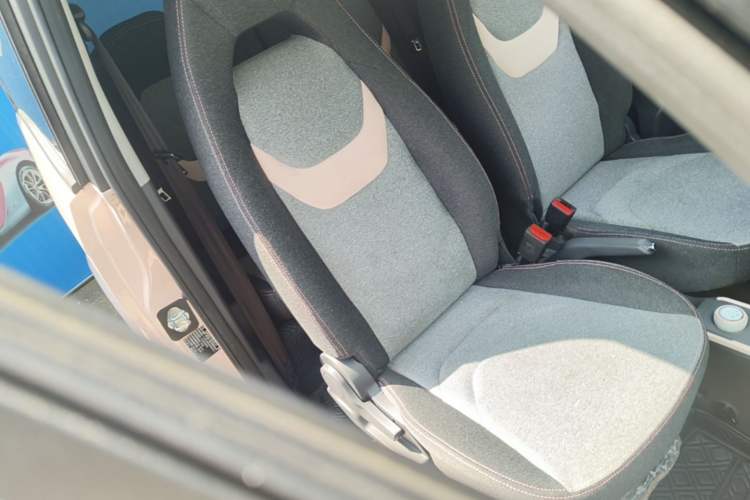 Used Chery QQ Ice Cream 2022 170km Sundae Phosphate Lithium-Ion Right Front Seat
