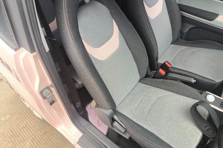 Used Chery QQ Ice Cream 2022 120km Conical Shape Lithium Iron Phosphate Right Front Seat