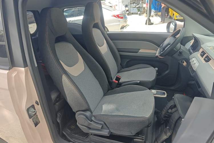 Used Chery QQ Ice Cream 2022 170km Sundae Phosphate Lithium-Ion Right Front Seat