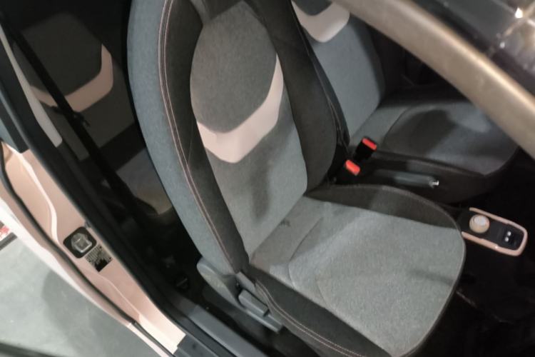 Used Chery QQ Ice Cream 2022 170km Sundae Phosphate Lithium-Ion Right Front Seat