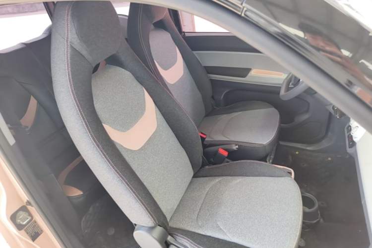 Used Chery QQ Ice Cream 2022 170km Sundae Phosphate Lithium-Ion Right Front Seat