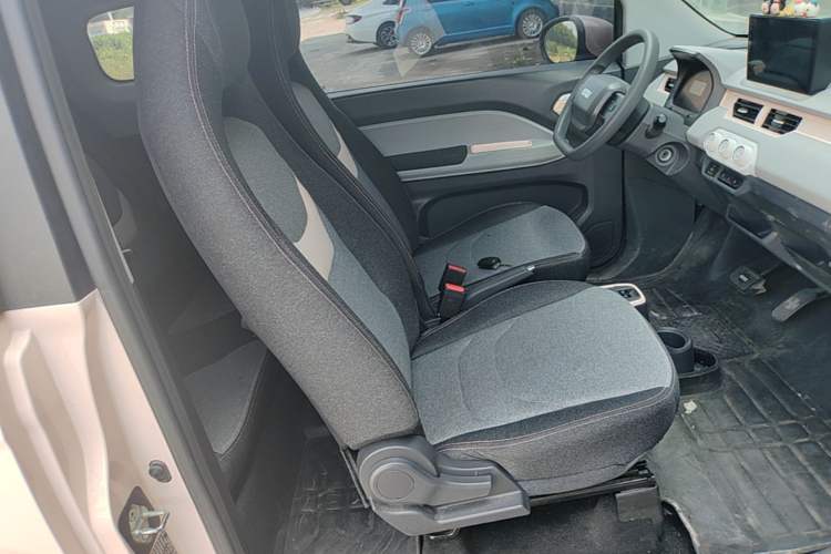 Used Chery QQ Ice Cream 2022 120km Milkshake Phosphate Lithium-Iron Right Front Seat