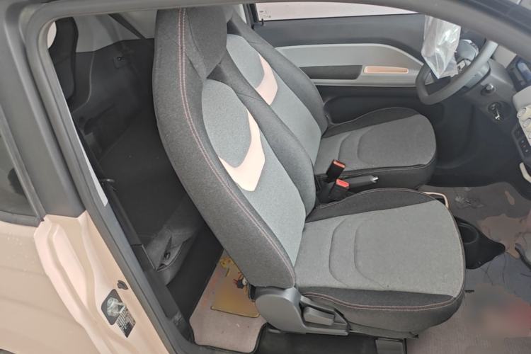 Used Chery QQ Ice Cream 2022 120km Conical Shape Lithium Iron Phosphate Right Front Seat