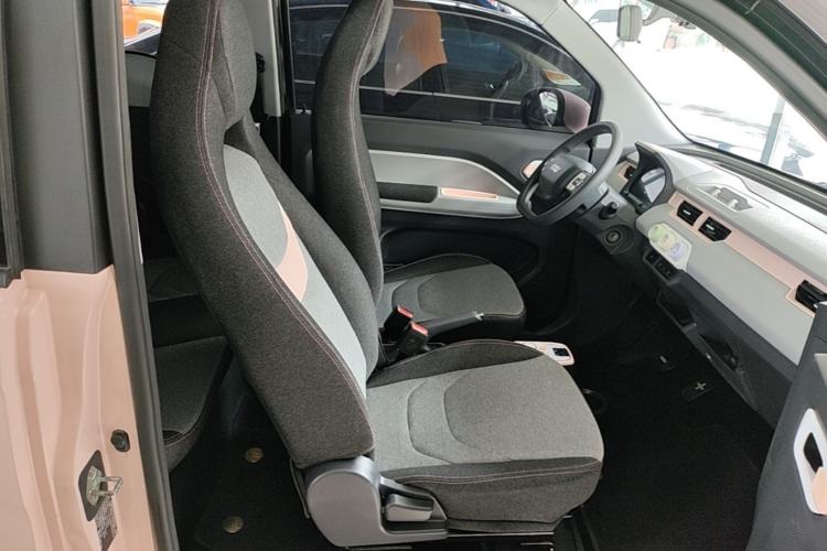 Used Chery QQ Ice Cream 2022 170km Sundae Phosphate Lithium-Ion Right Front Seat