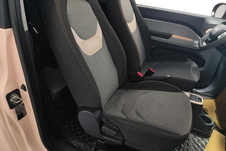 Used Chery QQ Ice Cream 2022 170km Sundae Phosphate Lithium-Ion Right Front Seat